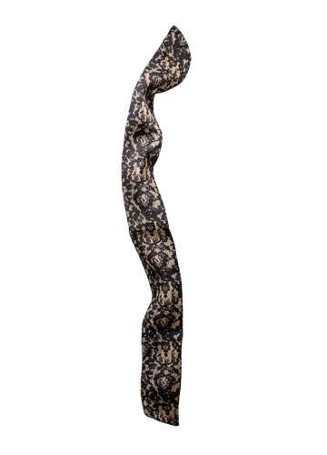 Foulard Mistral dentelle de face sur fond blanc