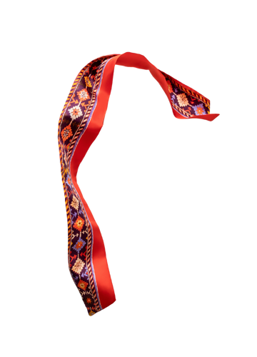 foulard Mistral imprimé orange de face sur fond blanc